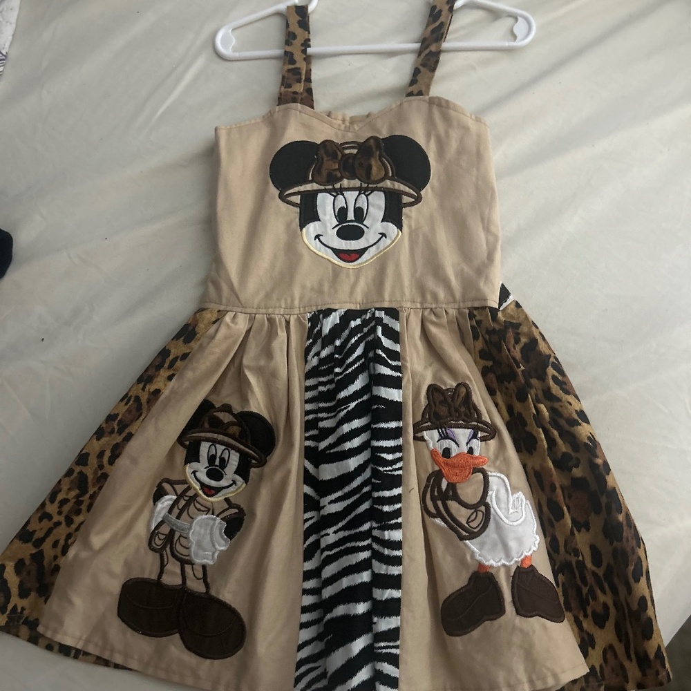 Size 6-7 Girls Mickey safari dress